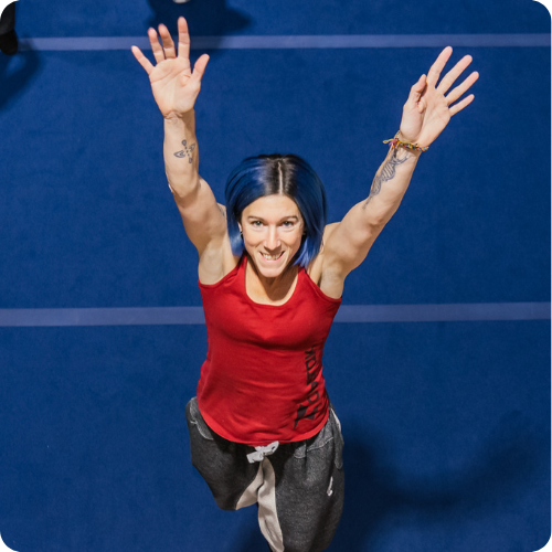 Jessica, issue d'un mentorat intensif en art du déplacement, a su développer un intérêt pour l'enseignement avec sa propre touche distinctive. Confiante, créative et motivée, elle se soucie de l'évolution de chacun de ses élèves. Les univers du roller derby et de la danse swing lui confèrent une audace et une curiosité qui propulsent sa propre progression. Son positivisme, toujours au rendez-vous, vous fera passer un moment mémorable en sa présence.