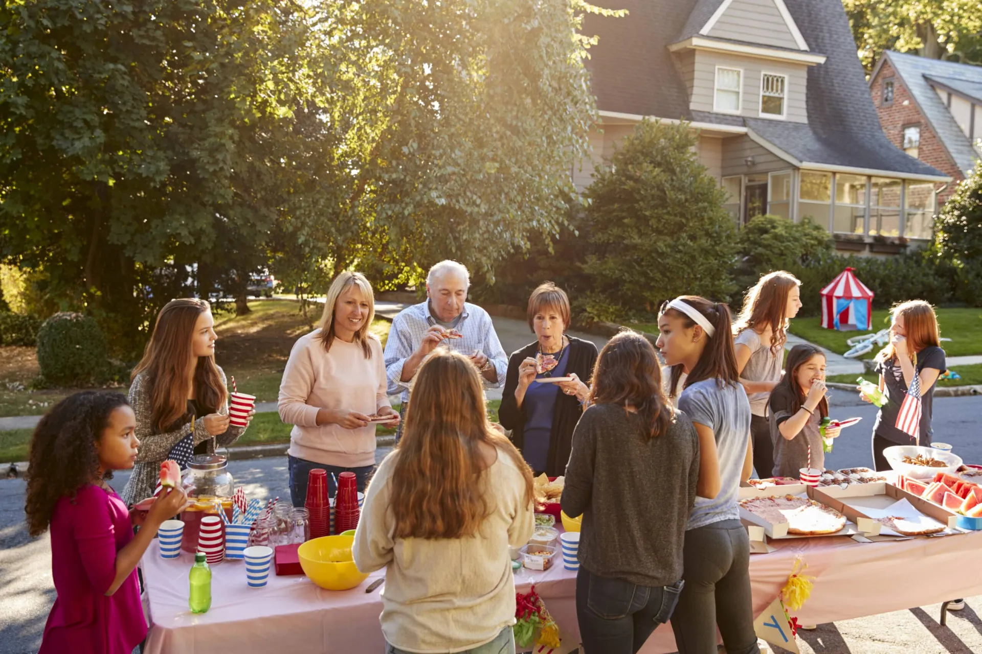 Best HOA Software for Emails, Newsletters, and Surveys