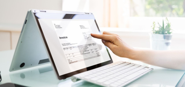 Comment joindre un contrat à une facture: Guide pratique