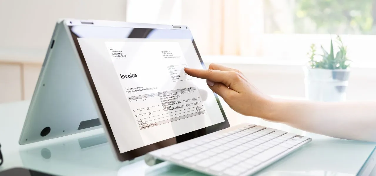 Comment joindre un contrat à une facture: Guide pratique